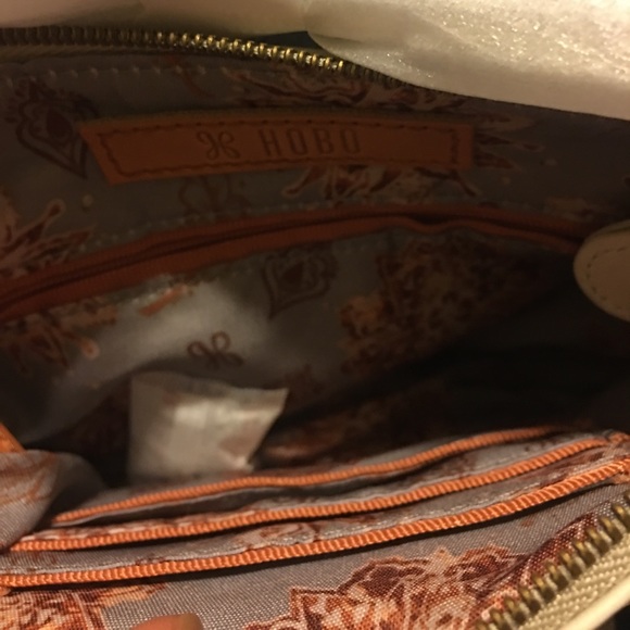 Cream Magnolia Hobo Bag. - Picture 7 of 8